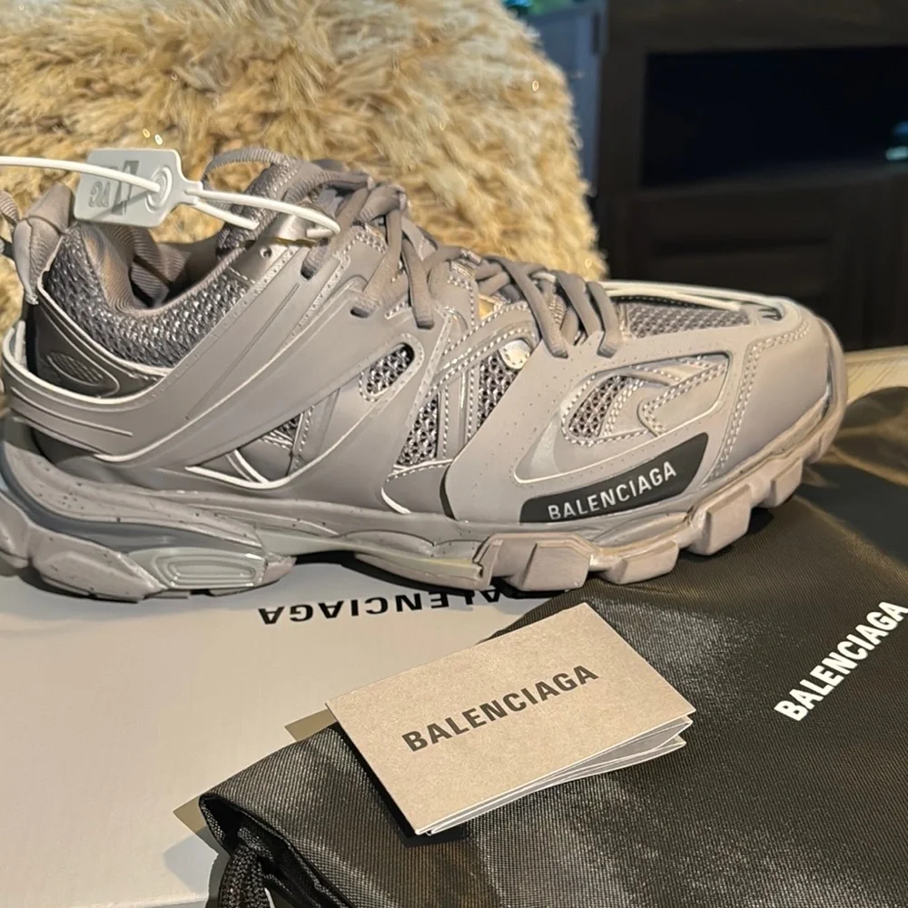 Men’s Balenciaga Sneakers - Picture 4 of 5
